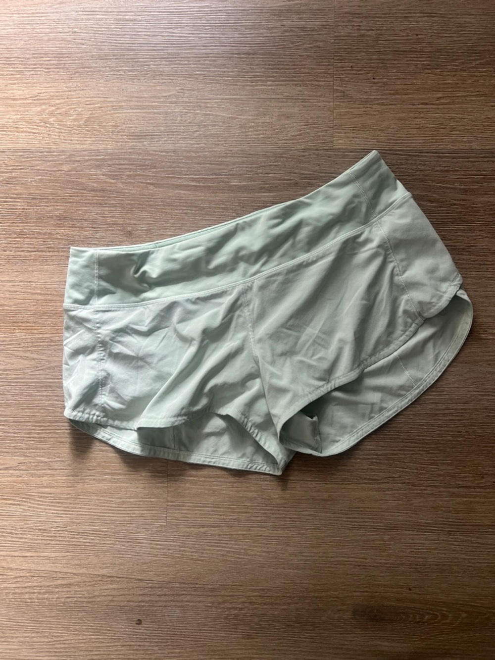 Lululemon speed up low rise line Light Sage Shorts 2.5inch size 8